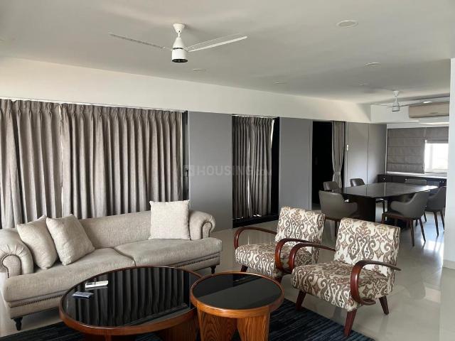 2 BHK Apartment in Parel for rent Mumbai. The reference number is 19408517