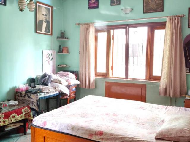 2 BHK Apartment in Park Street Area for resale Kolkata. The reference number is 20813402