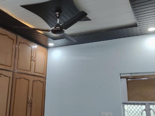 2 BHK Apartment in Paschim Vihar for rent New Delhi. The reference number is 20188605