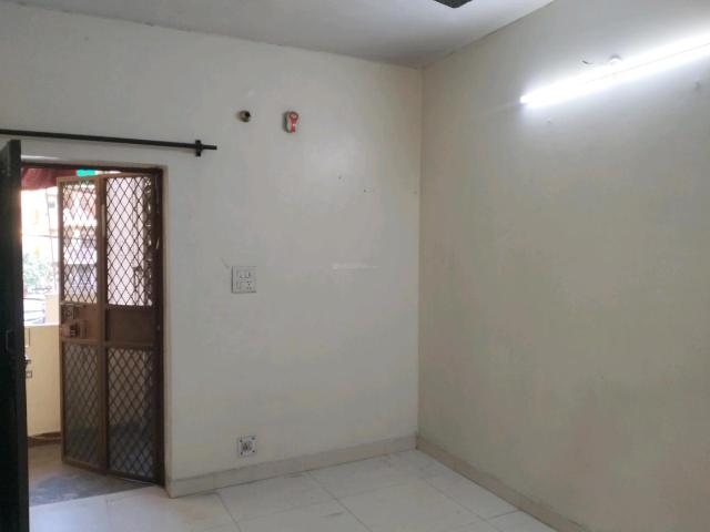 2 BHK Apartment in Paschim Vihar for rent New Delhi. The reference number is 21369958
