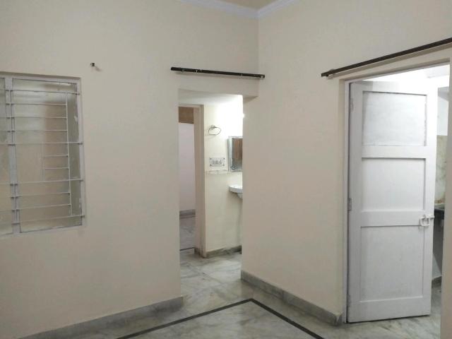 2 BHK Apartment in Paschim Vihar for rent New Delhi. The reference number is 21370001