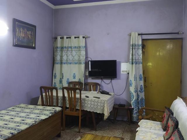 2 BHK Apartment in Paschim Vihar for resale New Delhi. The reference number is 8324254