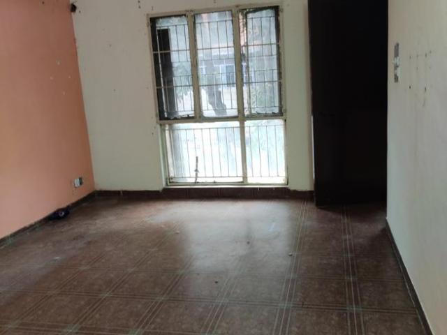 2 BHK Apartment in Paschim Vihar for resale New Delhi. The reference number is 20077973