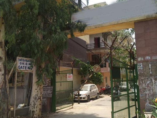 3 BHK Independent Builder Floor in Paschim Vihar for resale New Delhi. The reference number is 20194898
