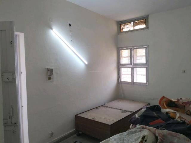 2 BHK Apartment in Paschim Vihar for resale New Delhi. The reference number is 20112995