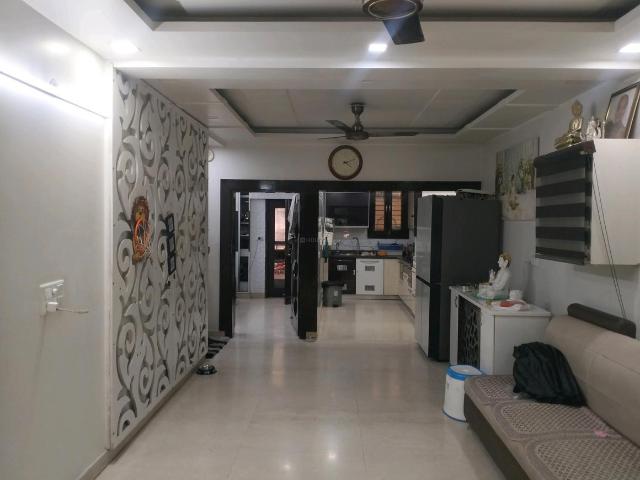 2 BHK Apartment in Paschim Vihar for resale New Delhi. The reference number is 20940573
