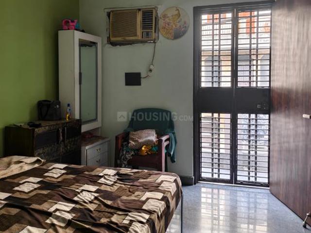 2 BHK Apartment in Paschim Vihar for resale New Delhi. The reference number is 21142876