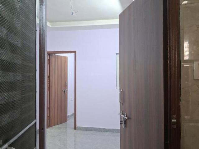 2 BHK Apartment in Paschim Vihar for resale New Delhi. The reference number is 21158257