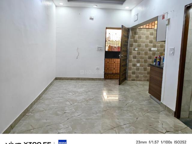 2 BHK Apartment in Paschim Vihar for resale New Delhi. The reference number is 21193820