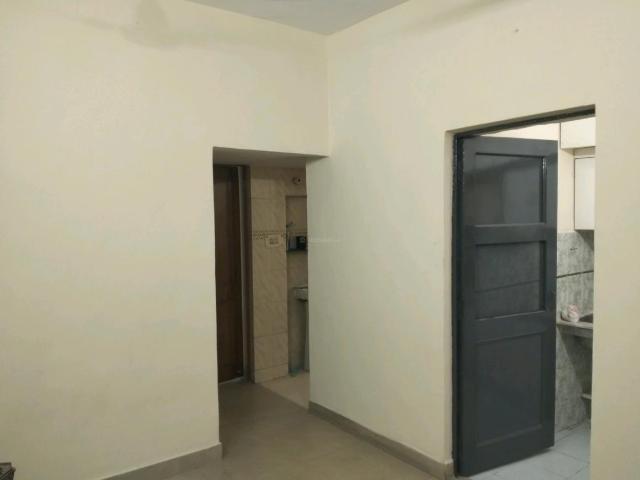 2 BHK Apartment in Paschim Vihar for resale New Delhi. The reference number is 21358284