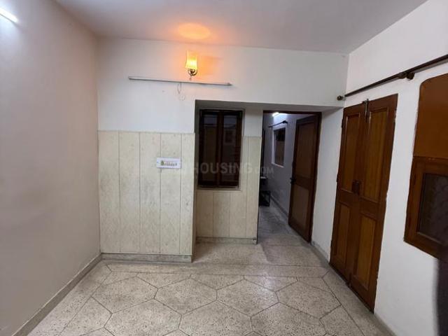 2 BHK Apartment in Paschim Vihar for resale New Delhi. The reference number is 21372249