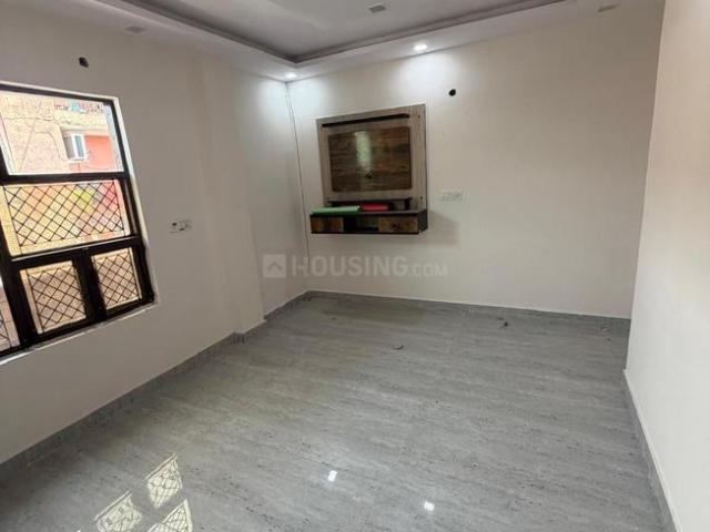 2 BHK Apartment in Paschim Vihar for resale New Delhi. The reference number is 21390664