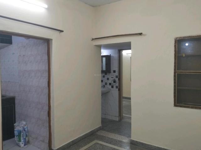 2 BHK Apartment in Paschim Vihar for resale New Delhi. The reference number is 21394043
