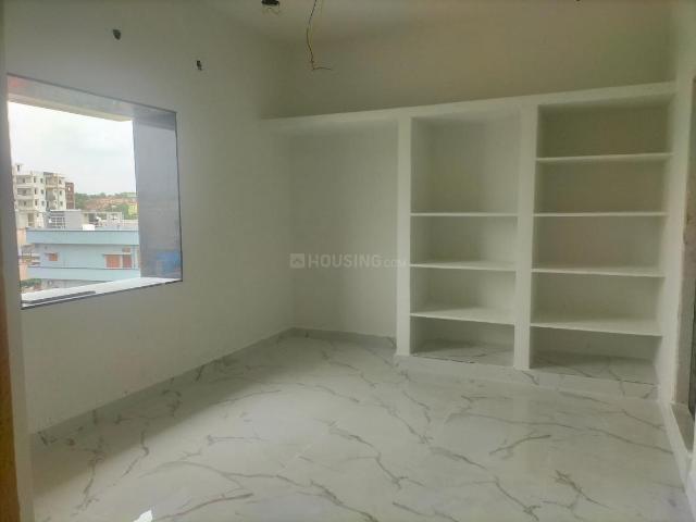 2 BHK Apartment in Pedda Waltair for resale Visakhapatnam. The reference number is 20520346