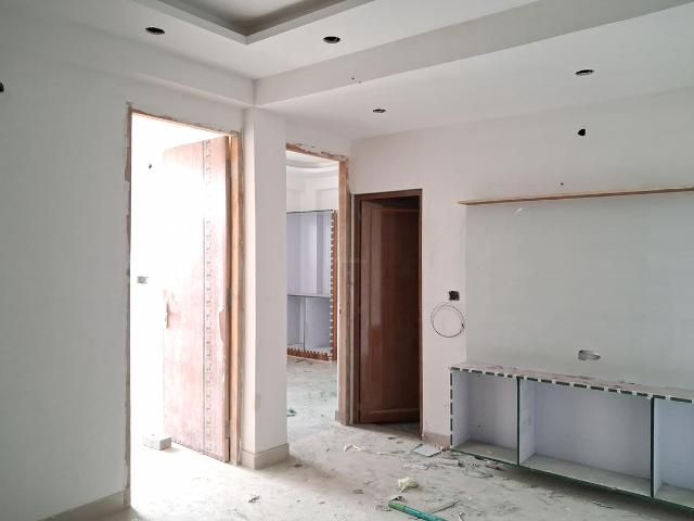 2 BHK Apartment in Phase 2 for resale Noida. The reference number is 20739024