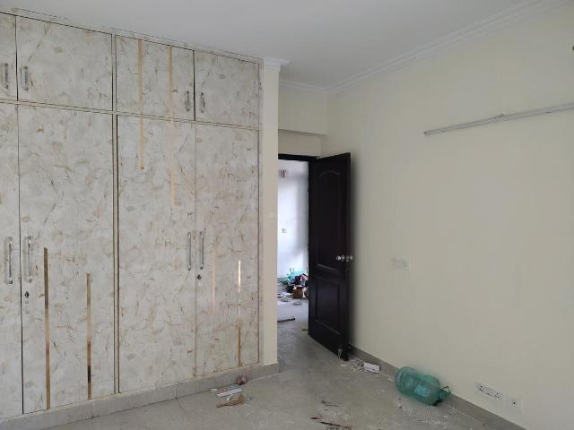 2 BHK Apartment in Phi II for resale Greater Noida. The reference number is 19562683