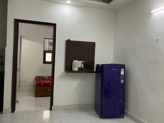 2 BHK Apartment in Pitampura for rent New Delhi. The reference number is 9358063