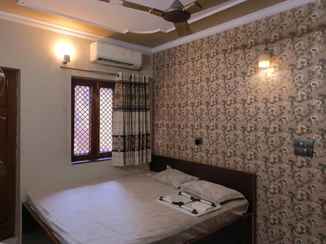2 BHK Apartment in Pitampura for rent New Delhi. The reference number is 19820421