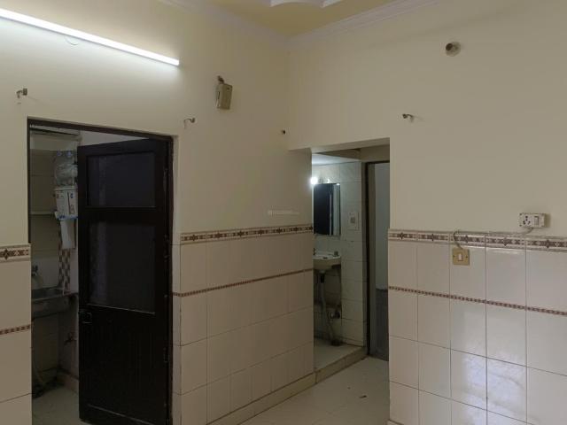 2 BHK Apartment in Pitampura for rent New Delhi. The reference number is 20189287