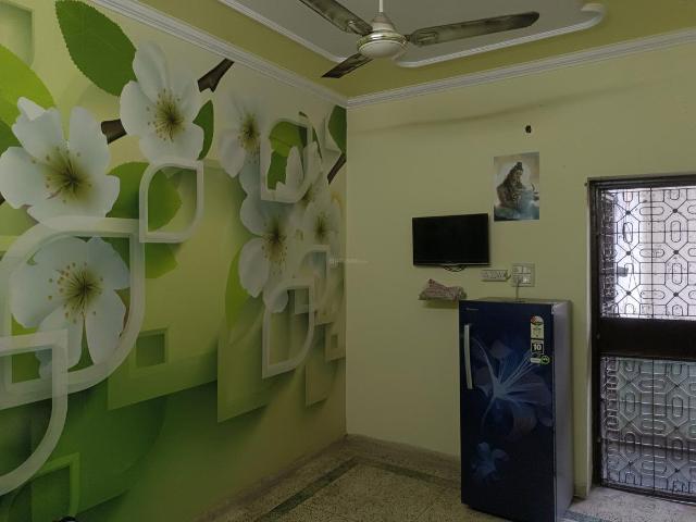 2 BHK Apartment in Pitampura for rent New Delhi. The reference number is 20193954