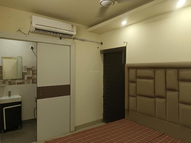 2 BHK Apartment in Pitampura for rent New Delhi. The reference number is 20504649