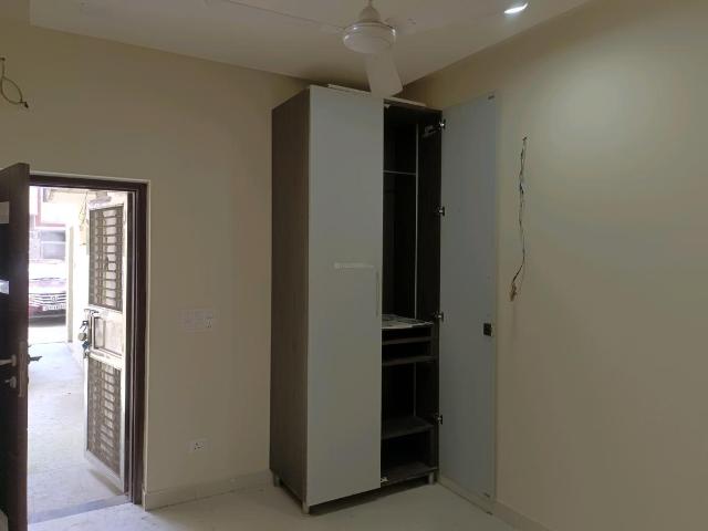 2 BHK Apartment in Pitampura for rent New Delhi. The reference number is 20504735