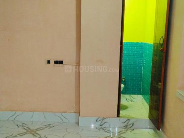 2 BHK Apartment in Picnic Garden for rent Kolkata. The reference number is 17040844