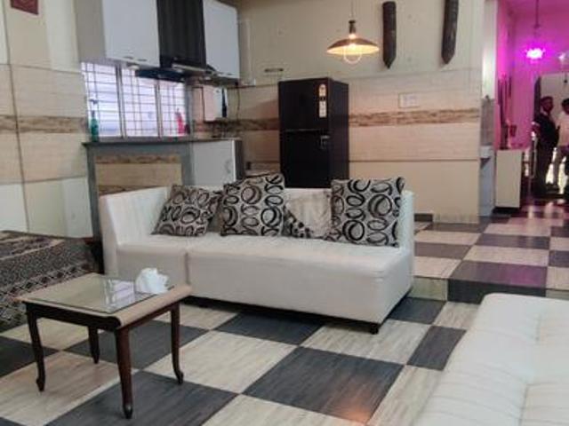 2 BHK Apartment in Picnic Garden for rent Kolkata. The reference number is 18633472