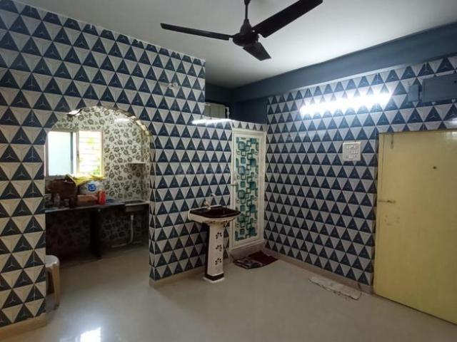 2 BHK Apartment in Picnic Garden for rent Kolkata. The reference number is 20617432