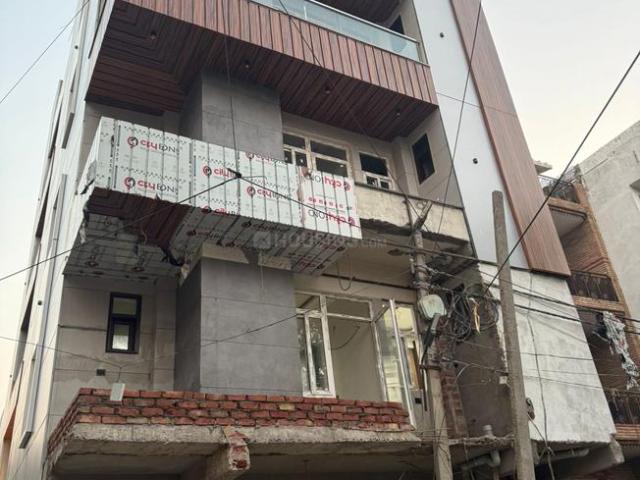 2 BHK Apartment in Pratap Vihar for resale Ghaziabad. The reference number is 17055115