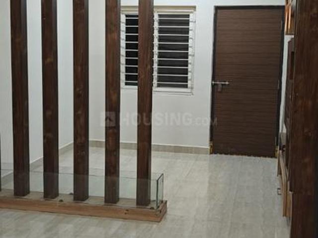 2 BHK Apartment in Rayudupalem for rent Kakinada. The reference number is 21150826