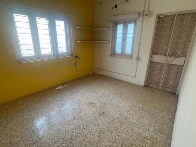 2 BHK Apartment in Race Course for rent Vadodara. The reference number is 21133167