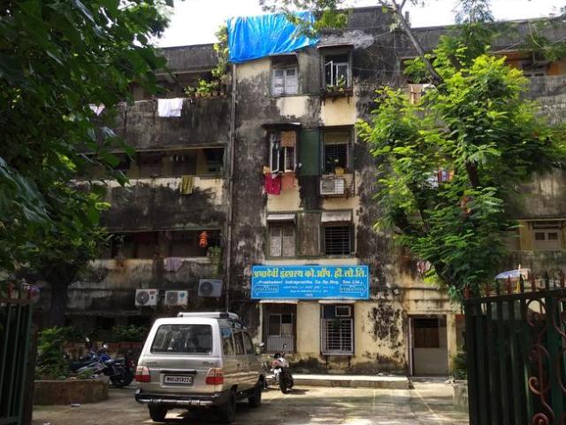 2 BHK Apartment in Worli for resale Mumbai. The reference number is 21054699