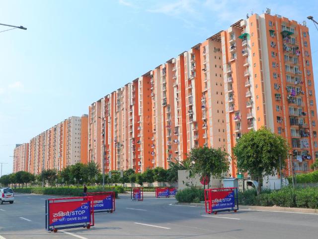 2 BHK Apartment in Wave City for rent Ghaziabad. The reference number is 14960484