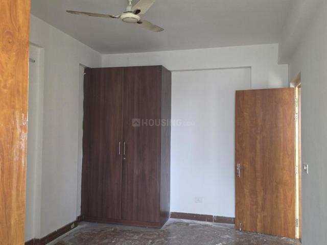 2 BHK Apartment in Wave City for rent Ghaziabad. The reference number is 21194571
