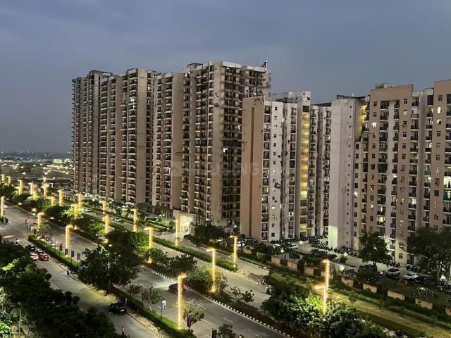 2 BHK Apartment in Wave City for rent Ghaziabad. The reference number is 21297517