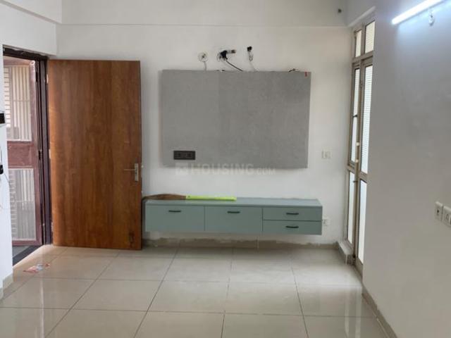 2 BHK Apartment in Wave City for rent Ghaziabad. The reference number is 21330760