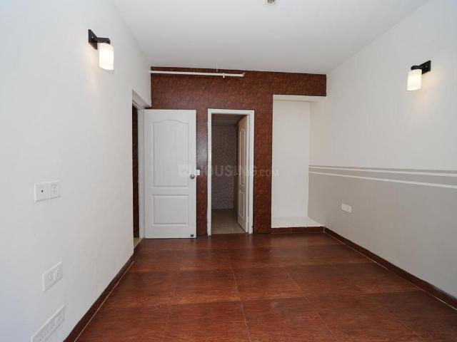 2 BHK Apartment in Wave City for resale Ghaziabad. The reference number is 20594638
