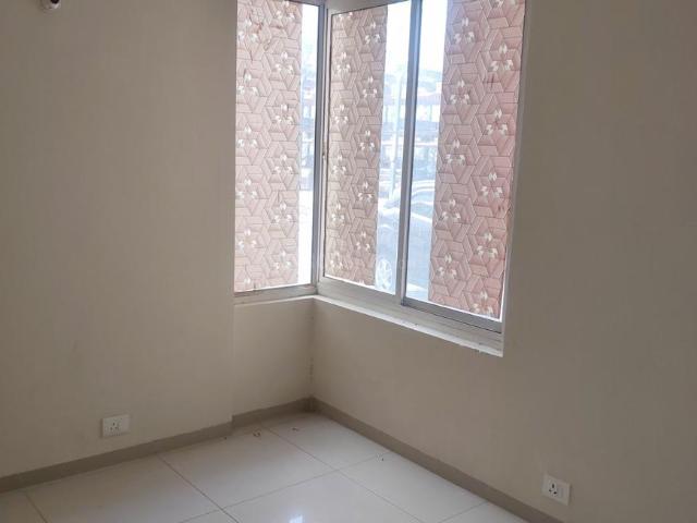 2 BHK Apartment in Wave City for resale Ghaziabad. The reference number is 21177143