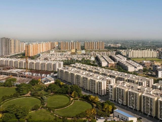 2 BHK Apartment in Wave City for resale Ghaziabad. The reference number is 21330740