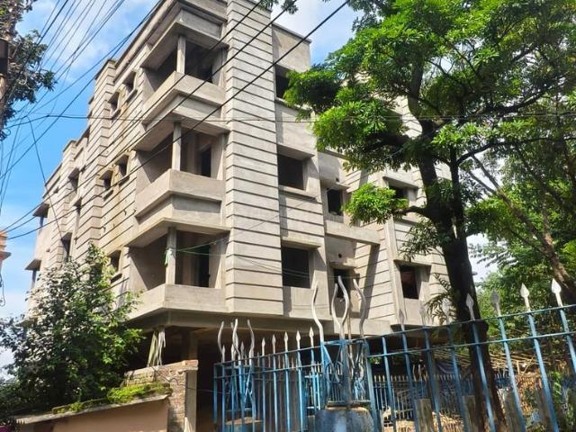 2 BHK Apartment in Tollygunge for resale Kolkata. The reference number is 20973477