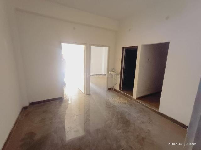2 BHK Apartment in Topsia for rent Kolkata. The reference number is 19128550