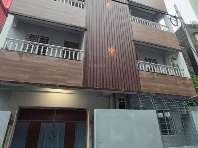 2 BHK Apartment in Topsia for resale Kolkata. The reference number is 21036018