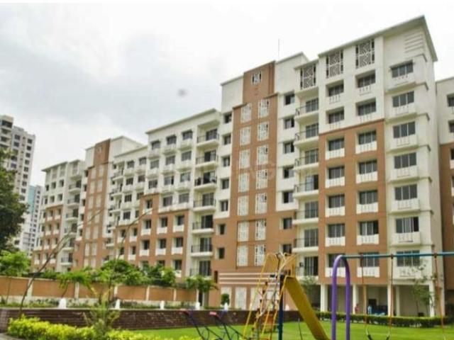 2 BHK Apartment in Tangra for rent Kolkata. The reference number is 18800999
