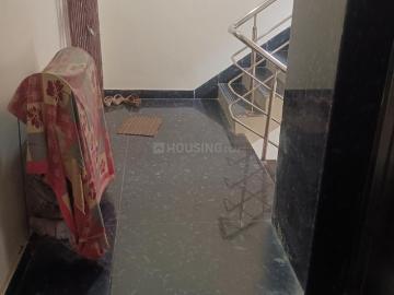 2 BHK Apartment in Tangra for rent Kolkata. The reference number is 19760153