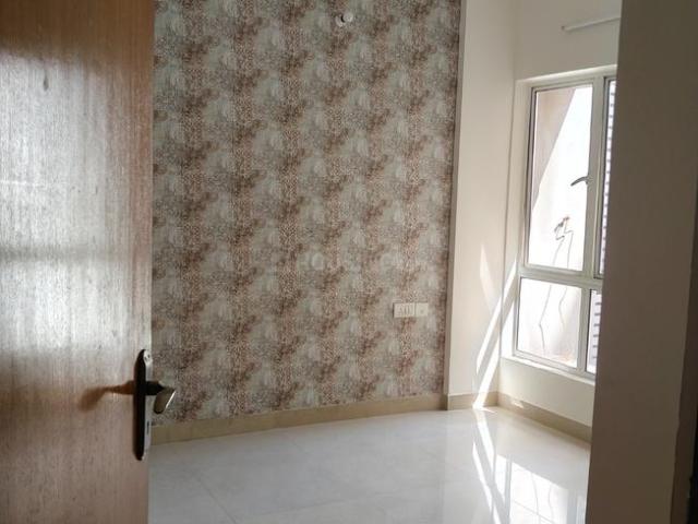 2 BHK Apartment in Tangra for rent Kolkata. The reference number is 19970576