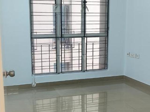 2 BHK Apartment in Tangra for rent Kolkata. The reference number is 20560807