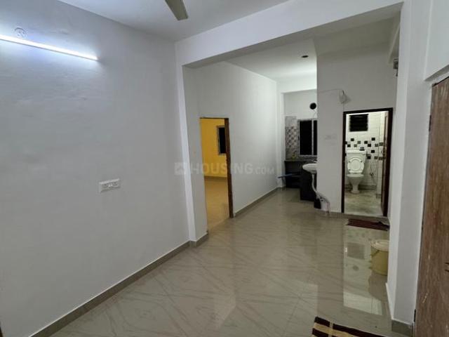 2 BHK Apartment in Tangra for resale Kolkata. The reference number is 17488221