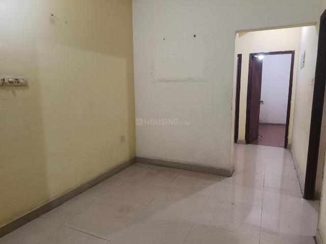 2 BHK Apartment in Tangra for resale Kolkata. The reference number is 21137327