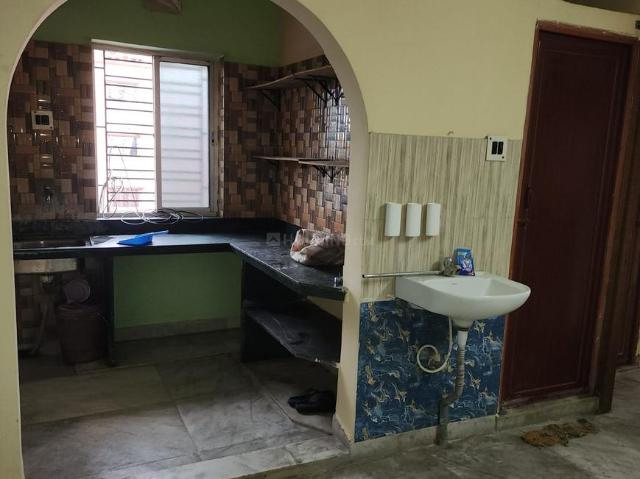 2 BHK Apartment in Chinar Park for rent Kolkata. The reference number is 20348850